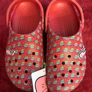 Crocs M8 W10 Classic Vineyard Vines Clogs Holiday Truck with Christmas Tree NWT